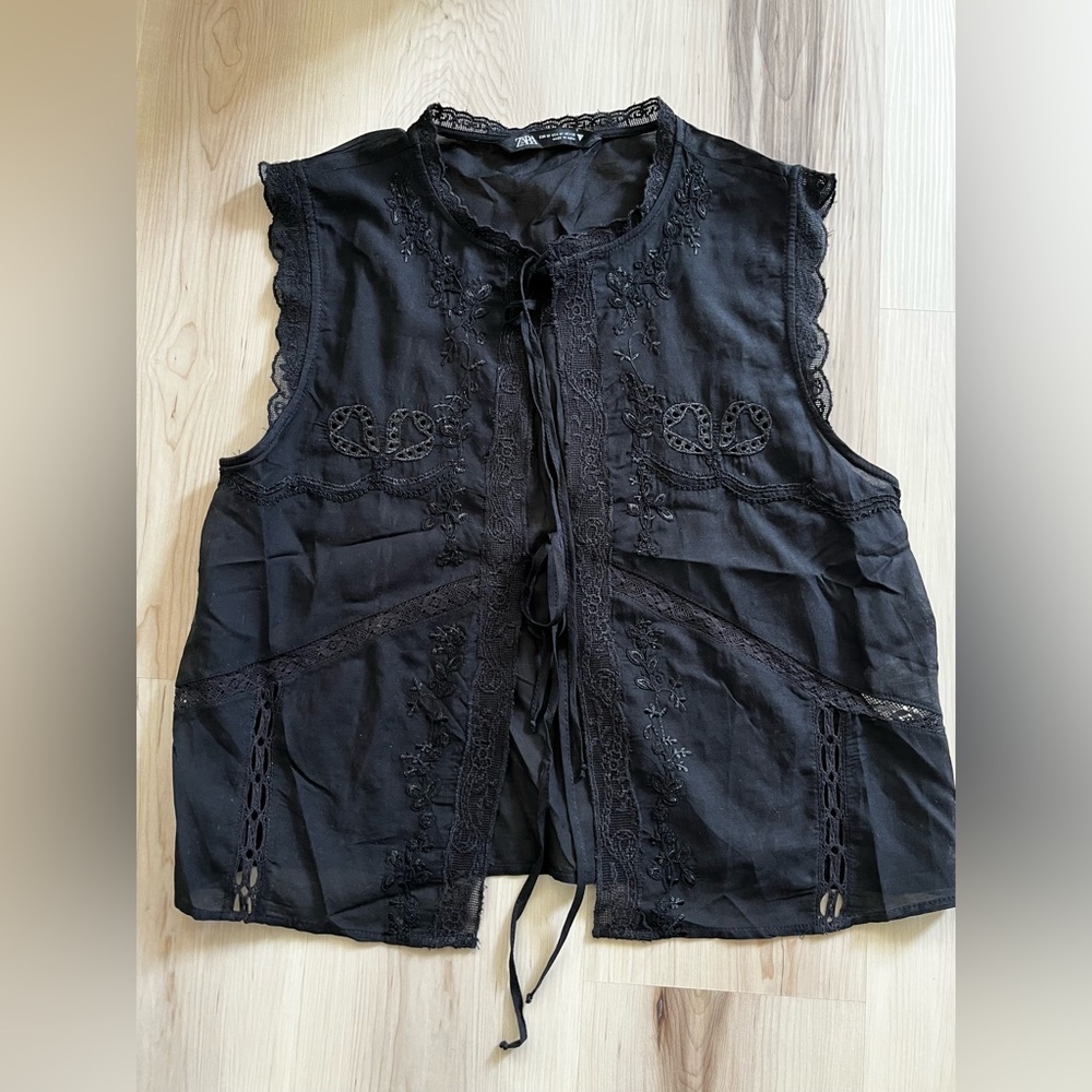 ZARA Embroidered Black Sleeveless Ties Vest Top Small